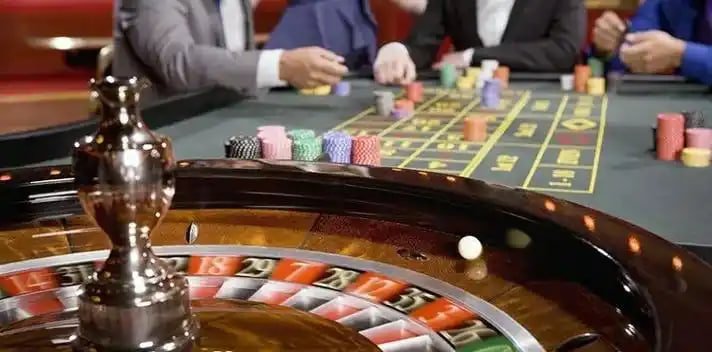 rm97 အွန်လိုင်း ကတ်ဂိမ်းများ live dealer Baccarat Myanmar players ကစားနေသောမြင်ကွင်း